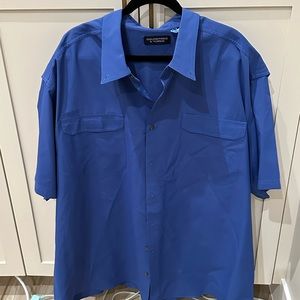 Men’s Roundtree and Yorke casual shirt button down